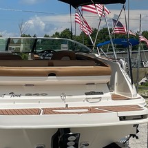 Sea Ray 240 Sundeck