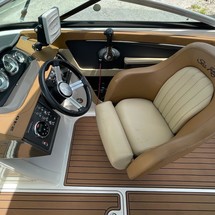 Sea Ray 240 Sundeck