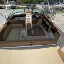 Sea Ray 240 Sundeck