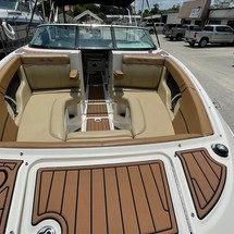 Sea Ray 240 Sundeck