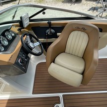 Sea Ray 240 Sundeck