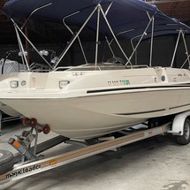 Sea Ray 240 Sundeck