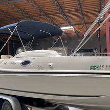 Sea Ray 240 Sundeck