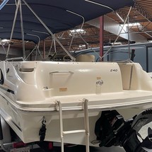 Sea Ray 240 Sundeck