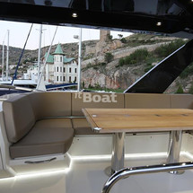 Marquis 630 Sport Yacht