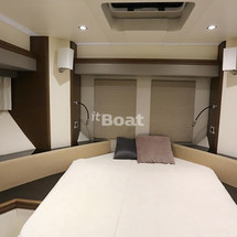 Marquis 630 Sport Yacht