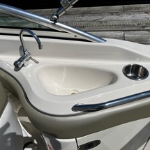 Sea Ray 220 Sundeck