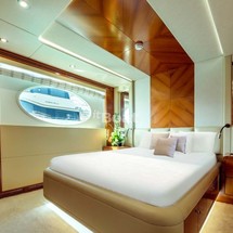 Majesty Yachts 105