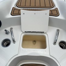 Sea Ray 240 Sundeck