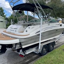 Sea Ray 240 Sundeck