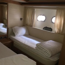 Ferretti 830