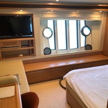 Ferretti 830