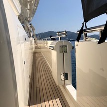 Ferretti 830