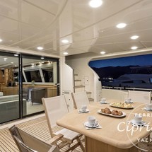 Ferretti 830