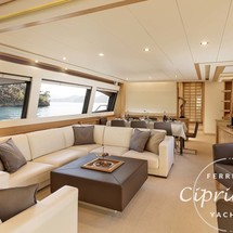 Ferretti 830