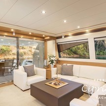 Ferretti 830