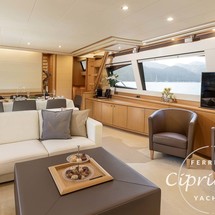 Ferretti 830