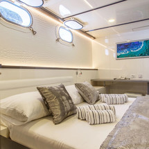 Luxury motor yacht pearl 60