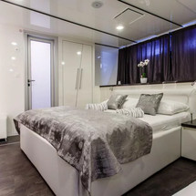 Luxury motor yacht pearl 60