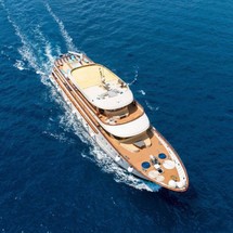 Luxury motor yacht pearl 60