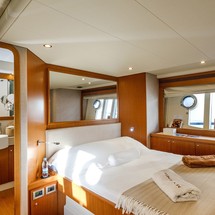 Ferretti 592