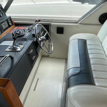 Sea ray 390 express cruiser