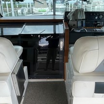 Sea ray 390 express cruiser