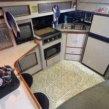 Sea ray 390 express cruiser