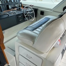 Sea ray 390 express cruiser