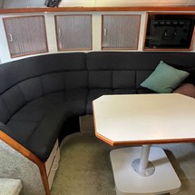 Sea ray 390 express cruiser