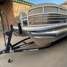 Sun Tracker SportFish 22 XP3