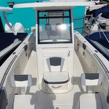 Robalo centre console r272