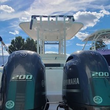 Robalo centre console r272