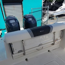 Robalo centre console r272