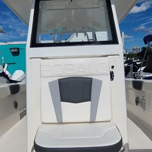 Robalo centre console r272