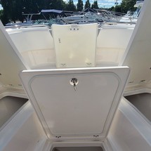 Robalo centre console r272