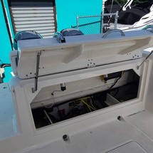 Robalo centre console r272