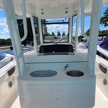 Robalo centre console r272