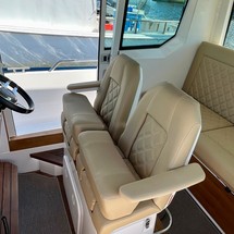 Axopar 28 Cabin