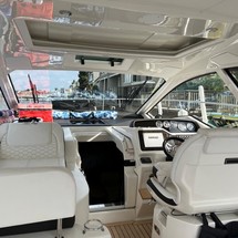 Sea Ray Sundancer 350 Coupe