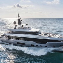 AZIMUT GRANDE 38 METRI TRI-DECK