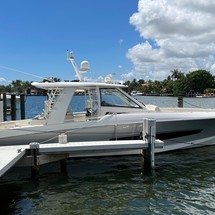 Boston Whaler 420 Outrage