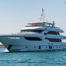 Majesty Yachts 135