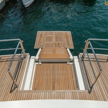 Majesty Yachts 135