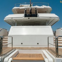 Majesty Yachts 135