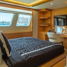 Majesty Yachts 135