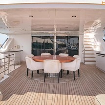 Majesty Yachts 135