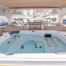 Majesty Yachts 135