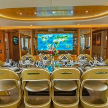 Majesty Yachts 135