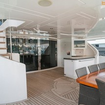 Majesty Yachts 135